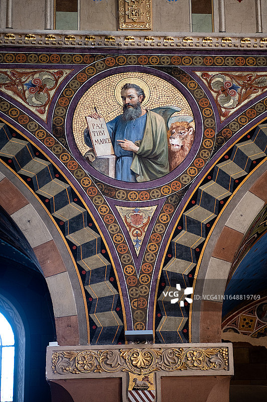 博比奥，皮亚琴察省：圣玛丽亚阿松塔主教共座教堂图片素材