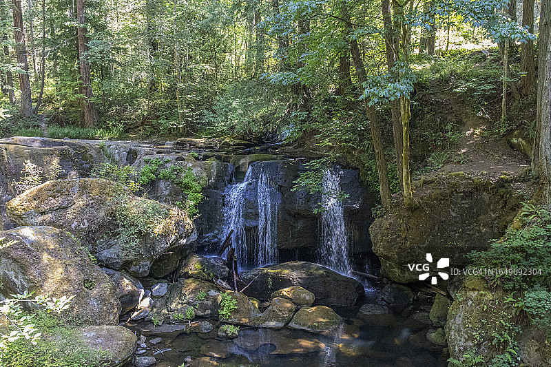 华盛顿州贝灵厄姆的沃特科姆瀑布图片素材