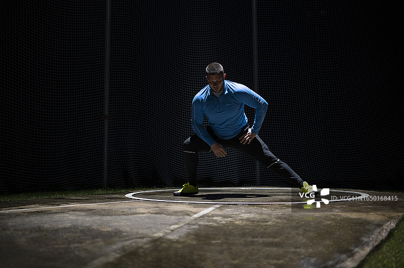 男人伸展运动图片素材