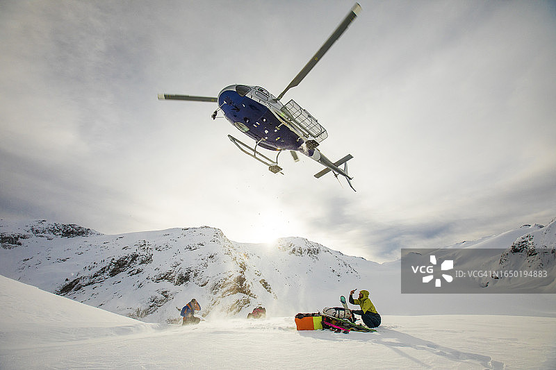 直升机空投乘客图片素材