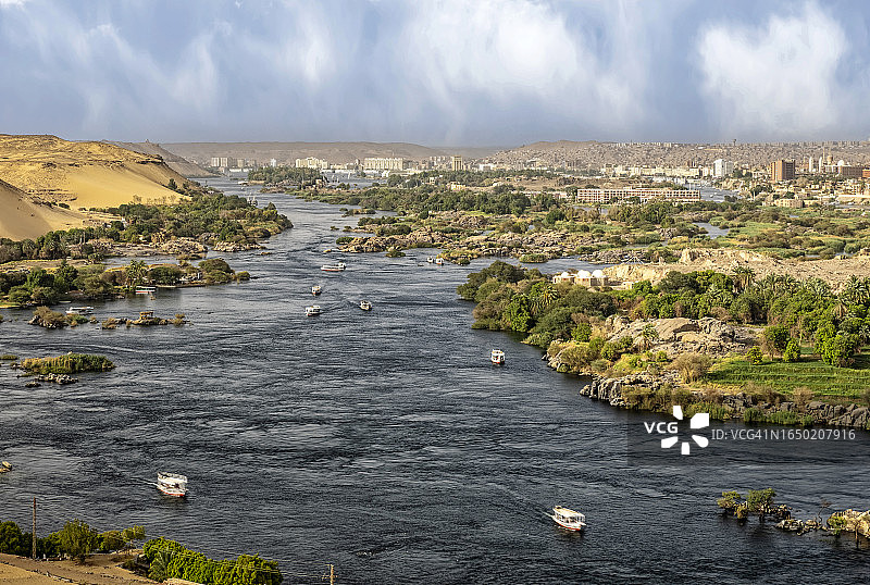 埃及阿斯旺大坝出口处的尼罗河图片素材