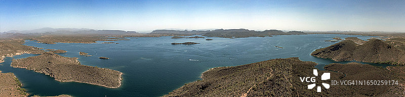 沙漠山地湖泊环境全景图片素材