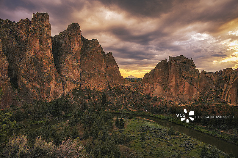 俄勒冈州本德附近的史密斯岩州立公园图片素材