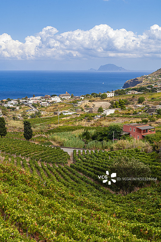 萨利纳岛马尔法村风光图片素材
