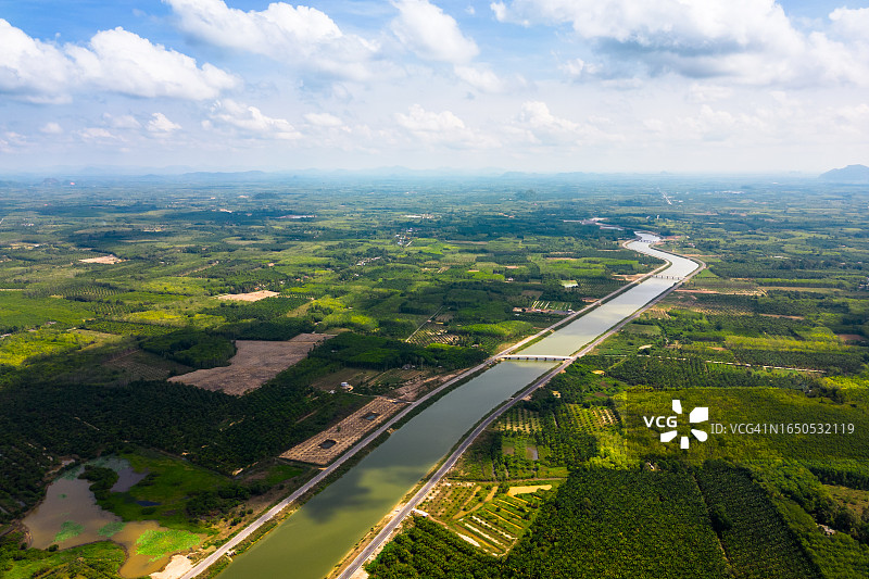 泰国董里府农业灌溉渠航拍图片素材