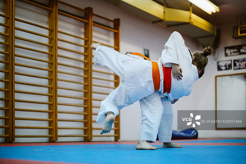 女子柔道训练课图片素材