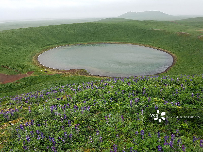 卡扬阿尼或湖山火山口湖，是世界上第二大猛犸象种群的栖息地，直到5600年前图片素材