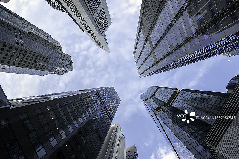 新加坡金融区摩天大楼（白天，低角度）图片素材
