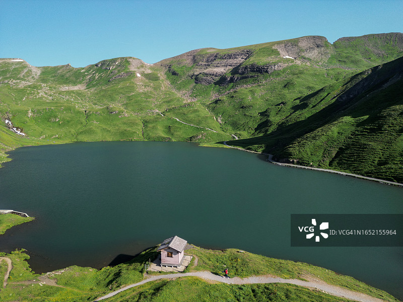 瑞士湖边小屋鸟瞰图图片素材