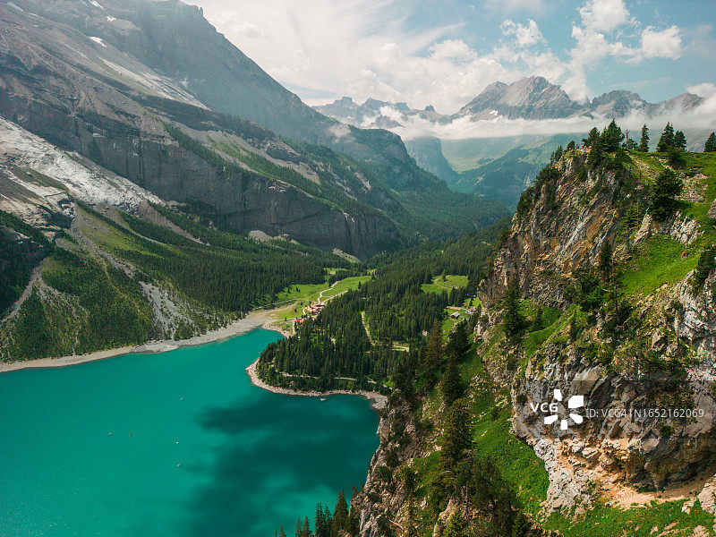 瑞士因特拉肯湖鸟瞰图图片素材
