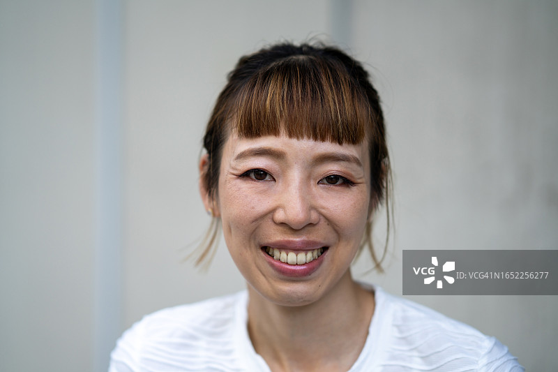 三十多岁的女人肖像图片素材