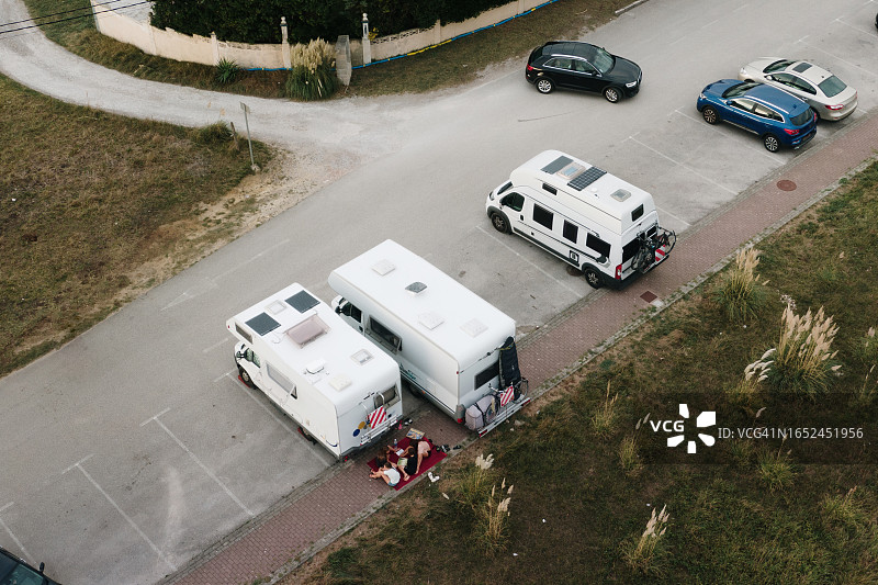 停车场内的房车图片素材
