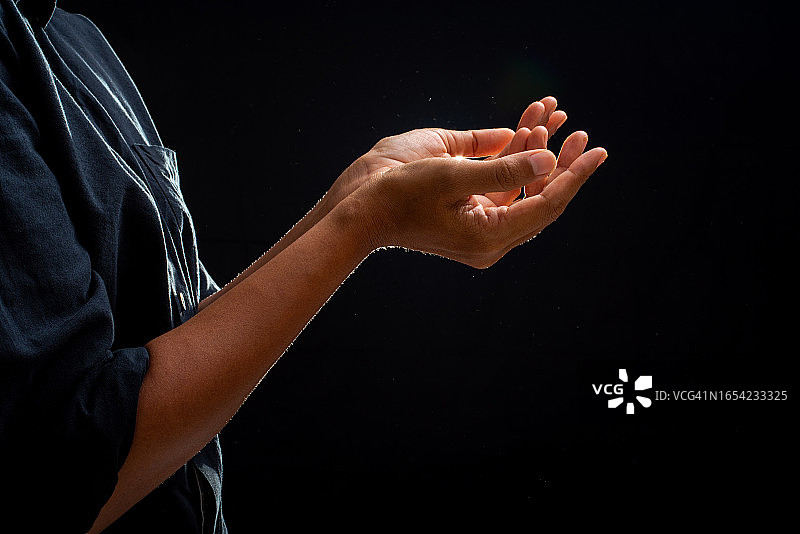 象征、手和宗教传达了美丽的身体信仰图片素材