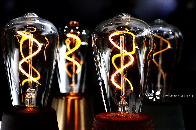 发光灯泡特写图片素材