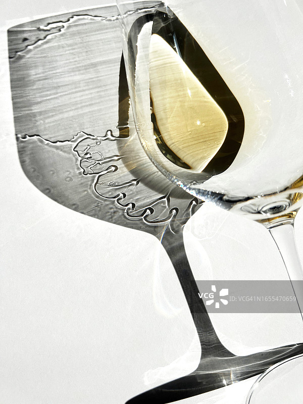 白葡萄酒杯图片素材