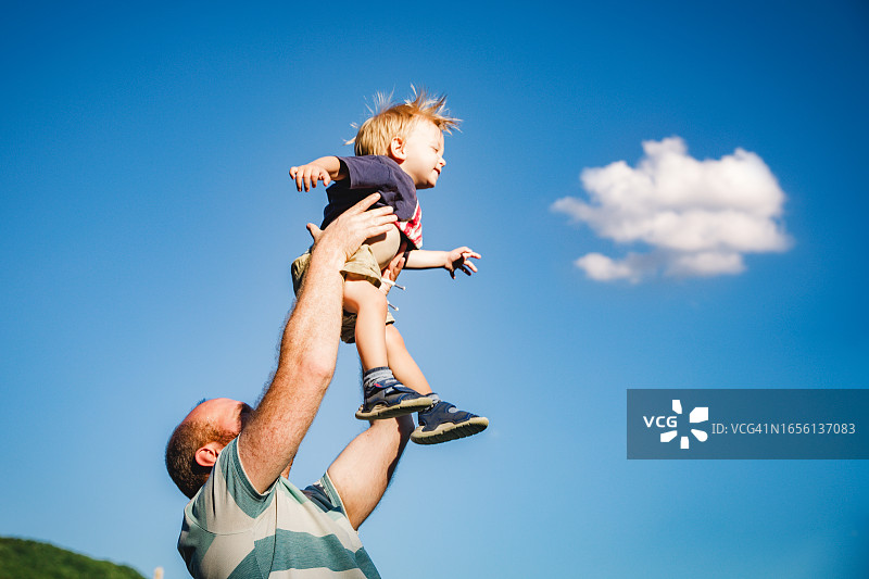 父子欢乐时光图片素材