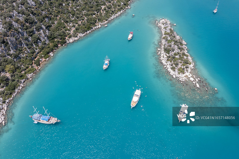 航拍安塔利亚卡什的游艇之旅图片素材