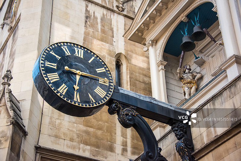 圣邓斯坦教堂西面的钟图片素材