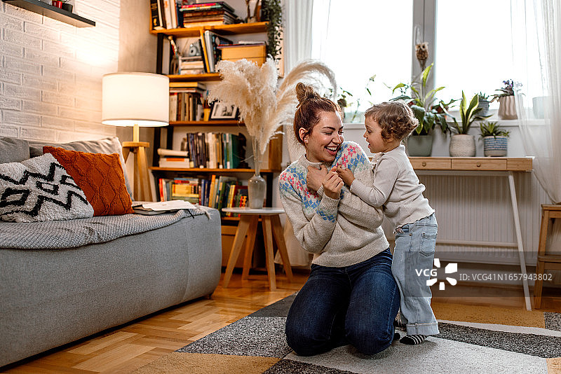 温馨的亲情时光图片素材