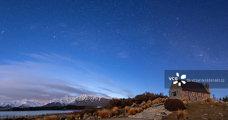 新西兰好牧羊人教堂上空的银河系图片素材