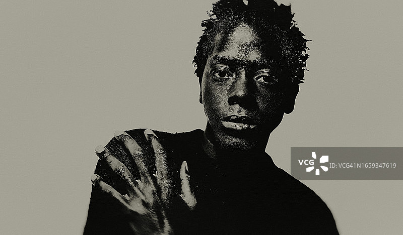 自信的年轻黑人男子图片素材