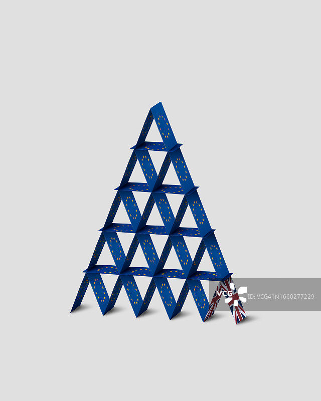 用欧洲各国国旗和一面英国国旗制成的纸牌屋图片素材