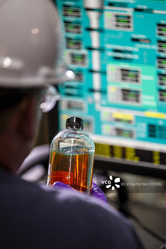 用于测试精炼产品的能源实验室图片素材