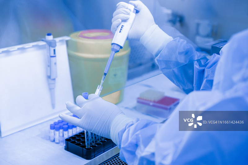 科学家在实验室里做实验图片素材