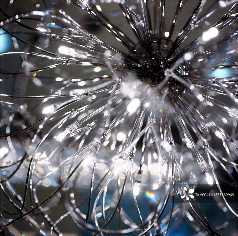 现代金属质感台灯雕塑抽象特写图片素材