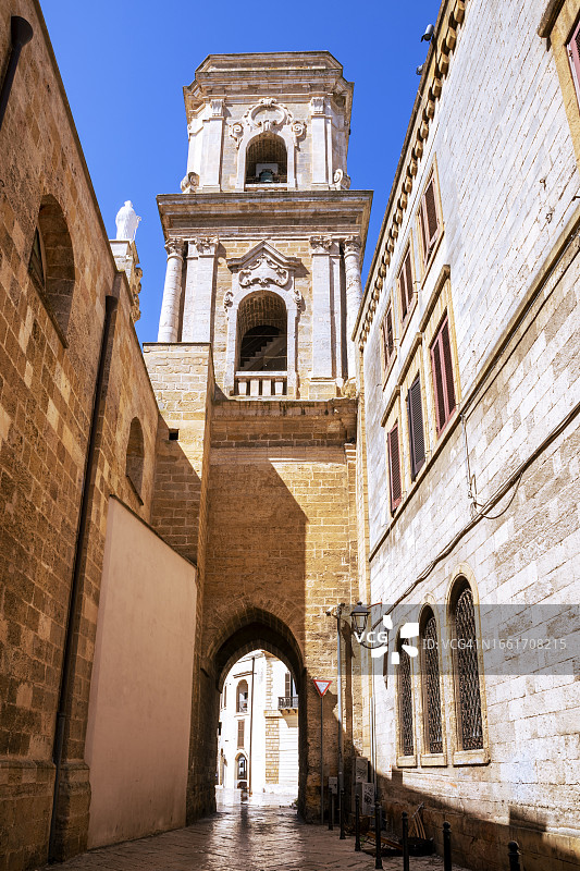 意大利普利亚布林迪西的大教堂钟楼图片素材