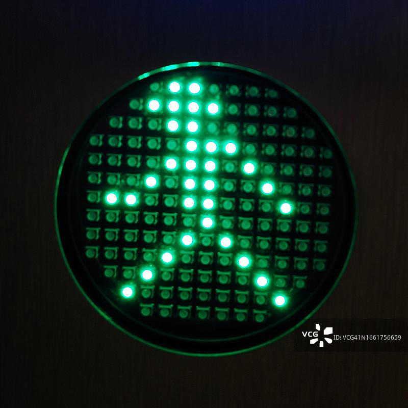 德国科隆北莱茵-威斯特法伦的交通灯上的行人标志图片素材