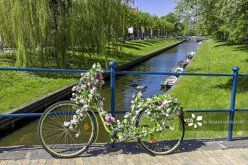 德国弗里德里希stadt Grachten装饰的自行车图片素材