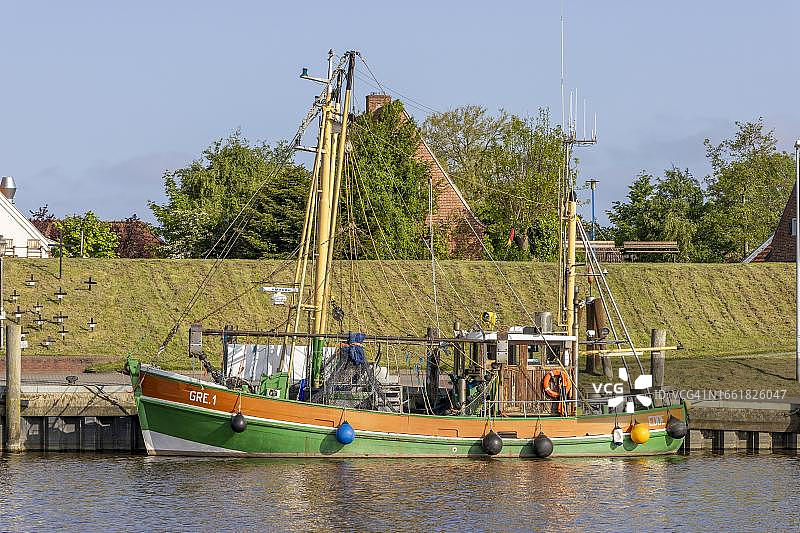 德国下萨克森州格里特西尔港的捕蟹船图片素材