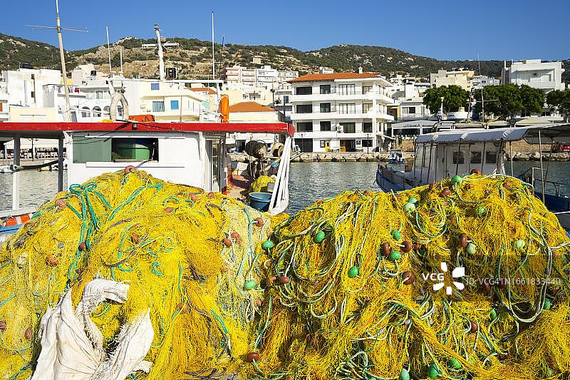 希腊多德卡尼斯群岛卡尔帕索斯岛的皮加迪亚港口城市图片素材