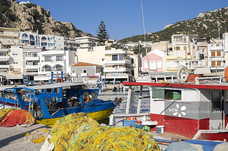 希腊多德卡尼斯群岛卡尔帕索斯岛的皮加迪亚港口城市图片素材