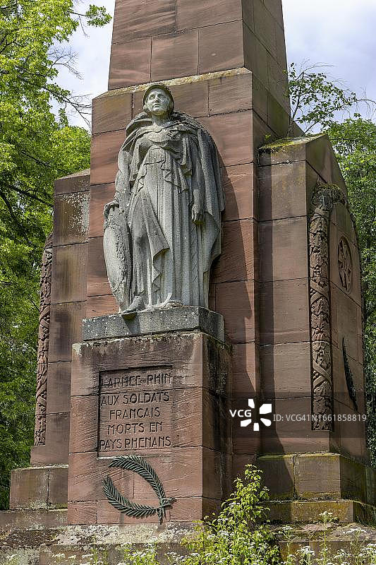 德国美因茨军事公墓带雕塑方尖碑图片素材