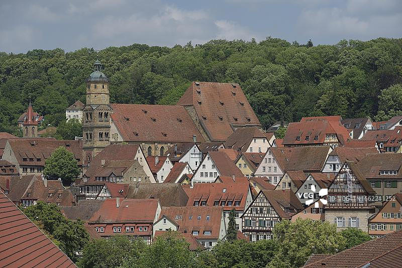 施韦比施哈尔老城，圣米迦勒教堂，德国巴登-符腾堡图片素材