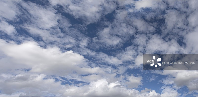 德国巴伐利亚州的晴天云图片素材