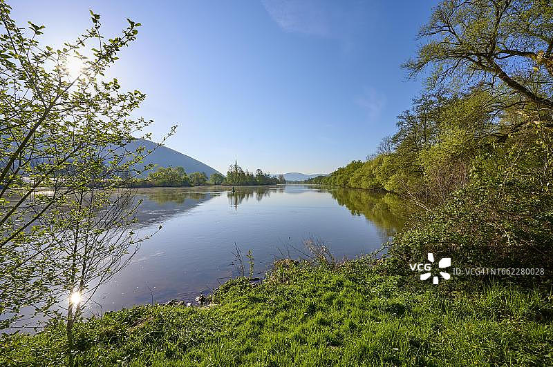 德国巴伐利亚劳登巴赫的河流景观图片素材