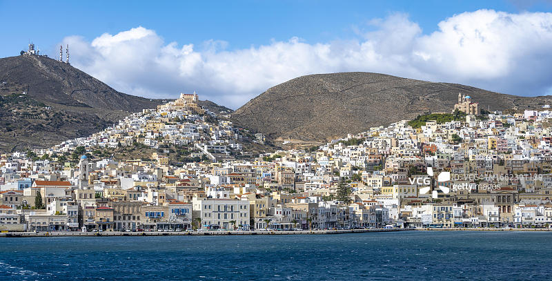 锡罗斯岛埃尔穆波利斯镇景色，阿诺锡罗斯的圣乔治大教堂和复活教堂图片素材