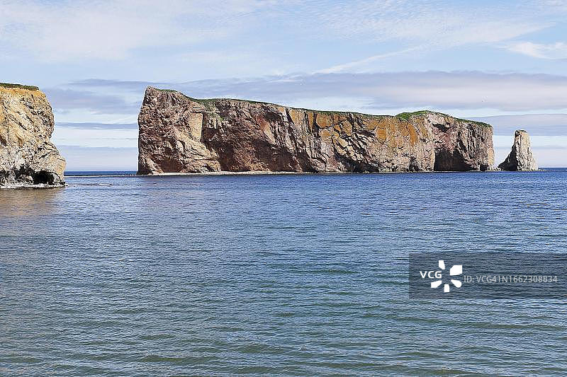 加拿大魁北克省加斯佩西地区珀尔塞岩图片素材