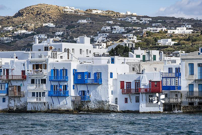 希腊米科诺斯岛上的白色基克拉迪房屋图片素材