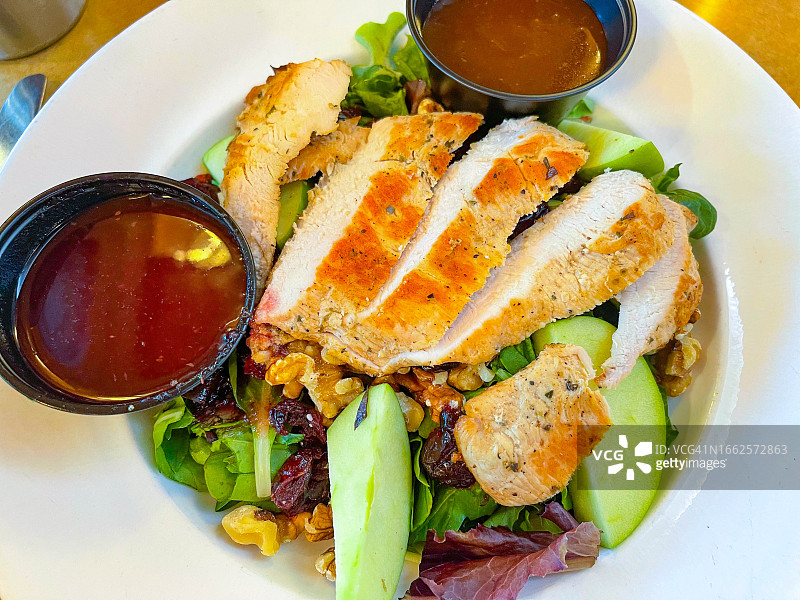 鸡肉华尔道夫沙拉图片素材