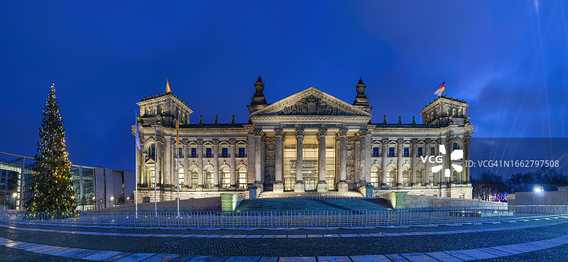 柏林国会大厦与圣诞树（德国议会大厦，柏林）图片素材