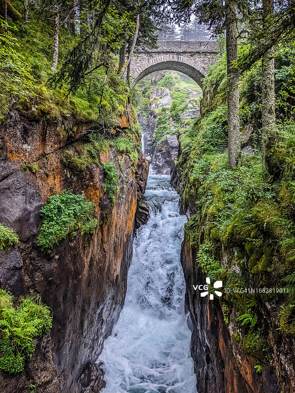 西班牙桥：马克杜河上的桥图片素材
