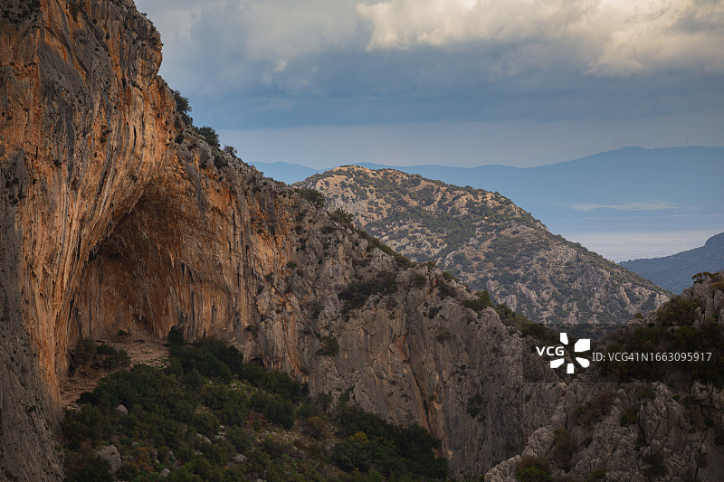 穆拉达特恰半岛的天然攀岩洞穴图片素材