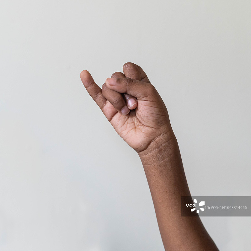 儿童的手语字母图片素材