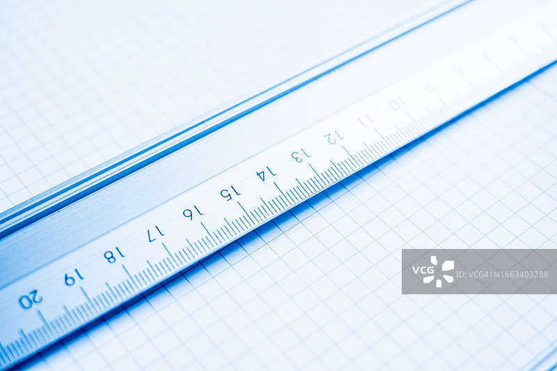 笔记本上的尺子图片素材