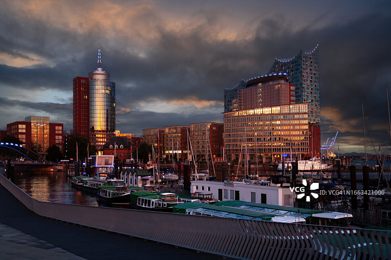 汉堡港口的黄昏图片素材