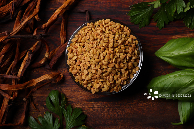 胡芦巴籽与罗勒图片素材